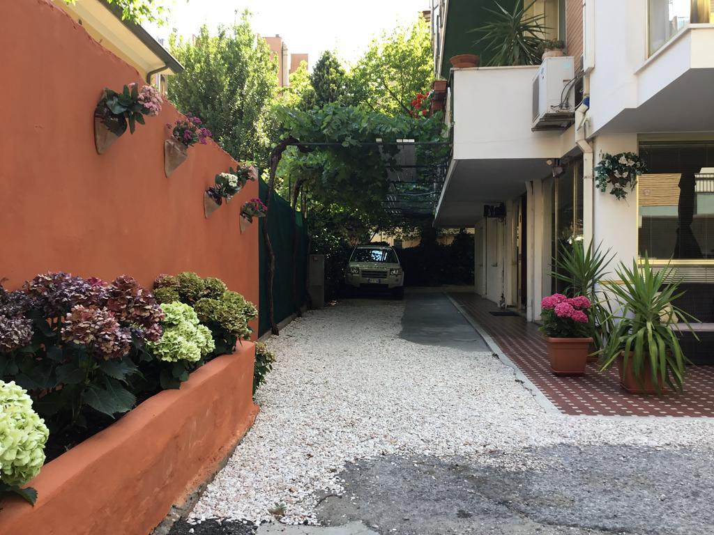 Hotel Mirella Rimini Exteriér fotografie