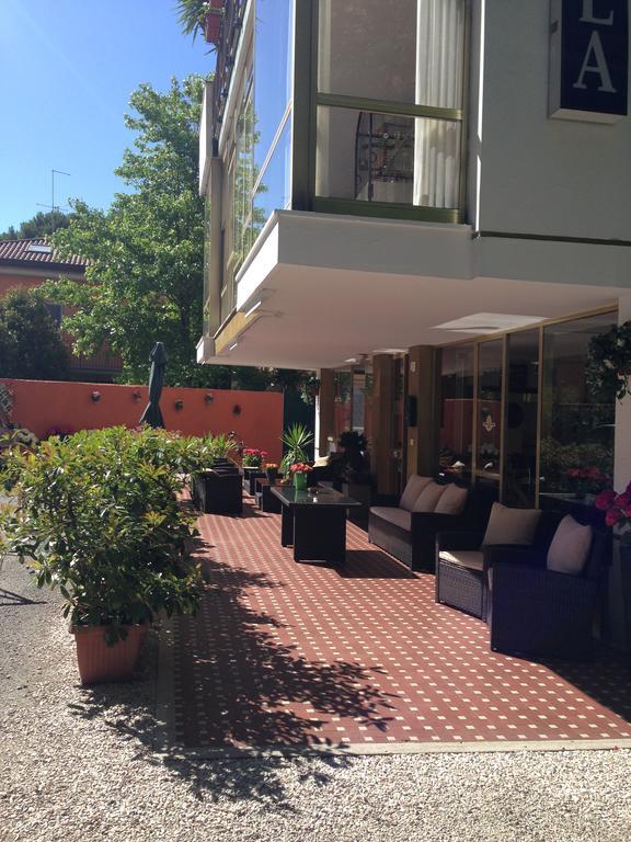 Hotel Mirella Rimini Exteriér fotografie