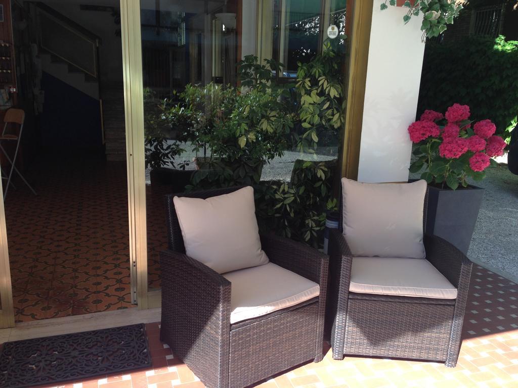 Hotel Mirella Rimini Exteriér fotografie
