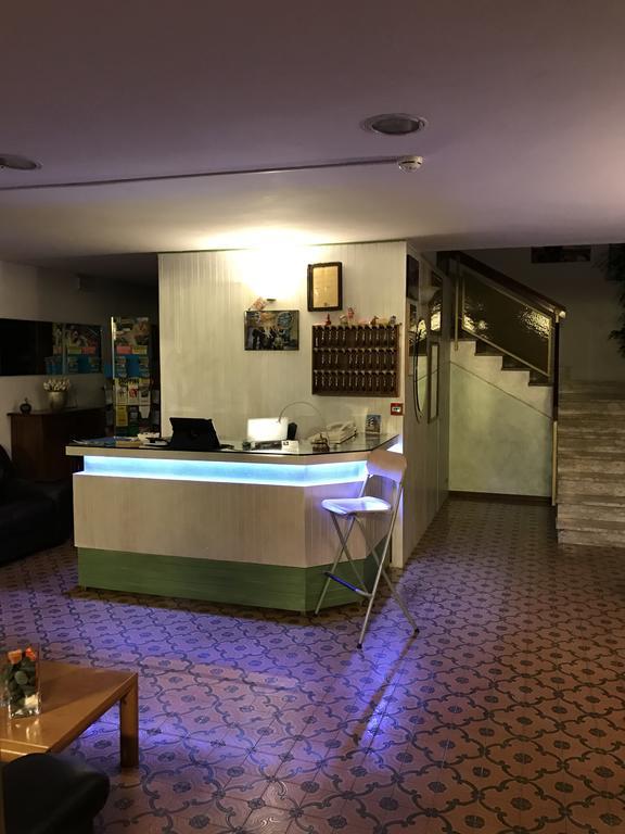 Hotel Mirella Rimini Exteriér fotografie